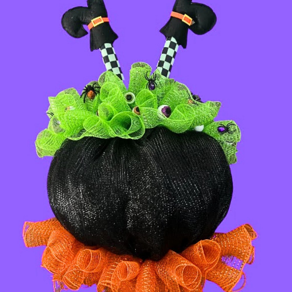 DIY Witch’s Cauldron Pumpkin Wreath for Halloween