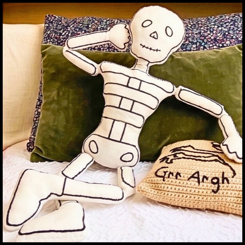 How to Sew a DIY Halloween Skeleton Pillow with Boots